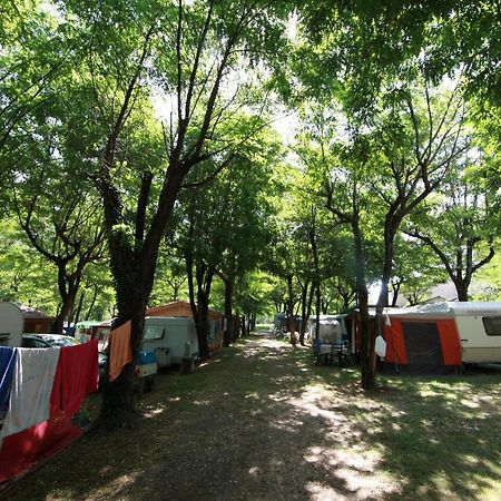 ホテルCamping Chaulet Plage Berrias-et-Casteljau エクステリア 写真