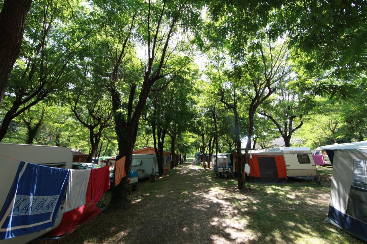 ホテルCamping Chaulet Plage Berrias-et-Casteljau エクステリア 写真